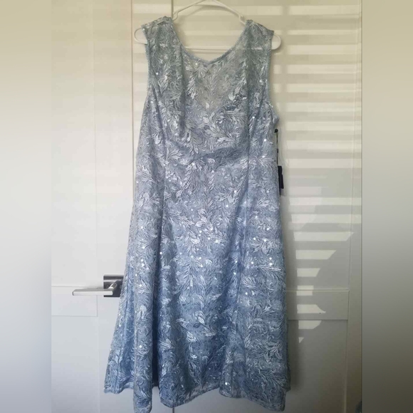 Adrianna Papell sleeveless midi cocktail dress - Picture 3 of 4